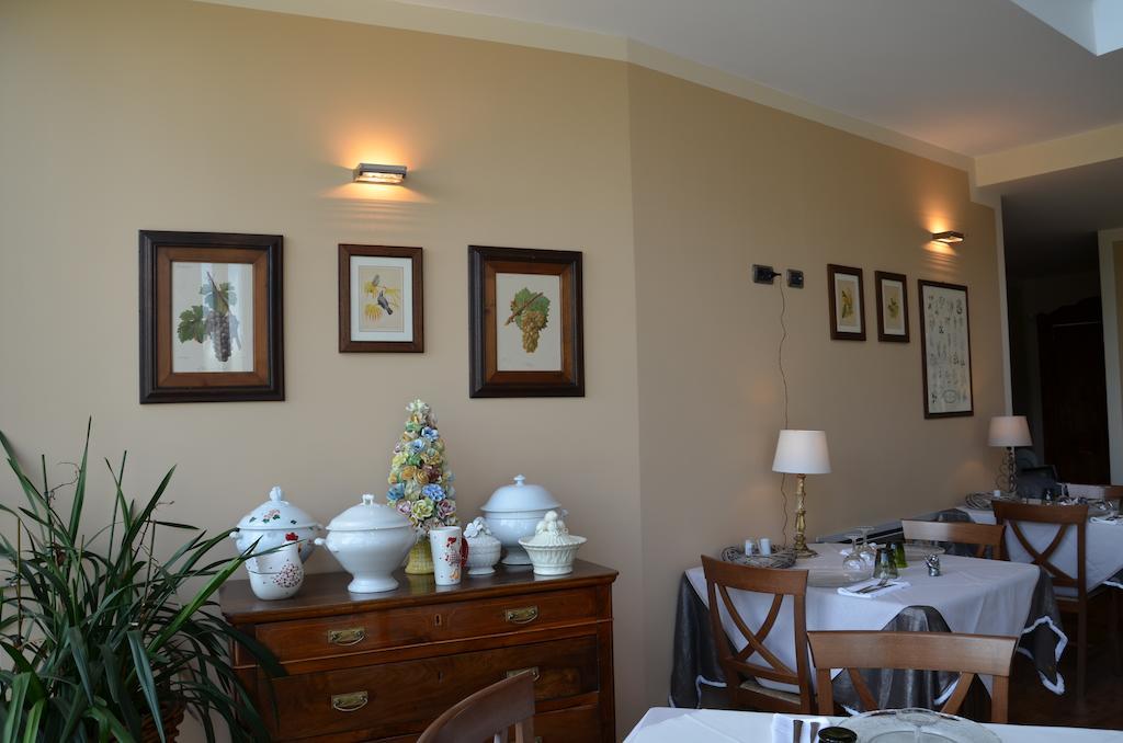 Cascina Castagneto Hotel CastellʼAlfero Buitenkant foto