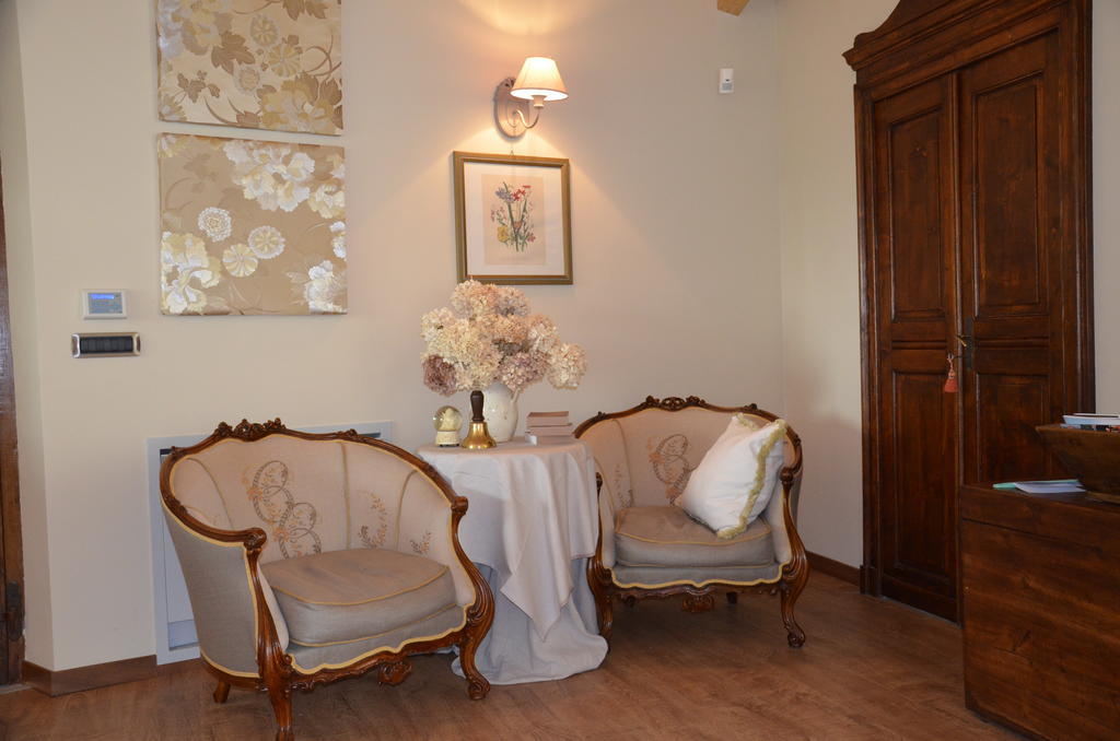 Cascina Castagneto Hotel CastellʼAlfero Buitenkant foto