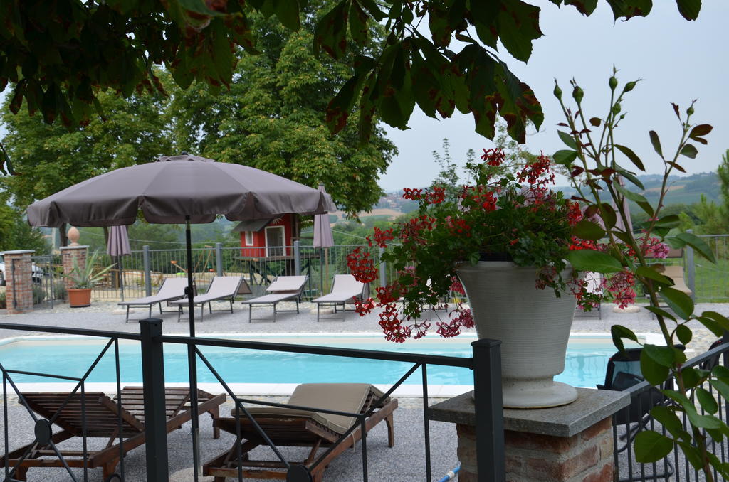 Cascina Castagneto Hotel CastellʼAlfero Buitenkant foto