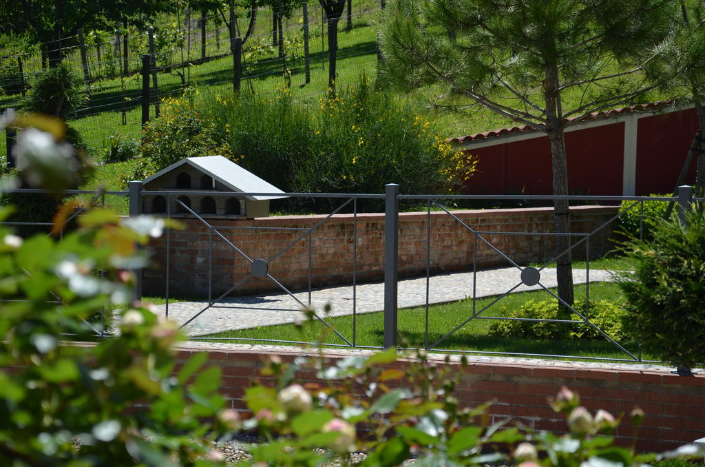 Cascina Castagneto Hotel CastellʼAlfero Buitenkant foto