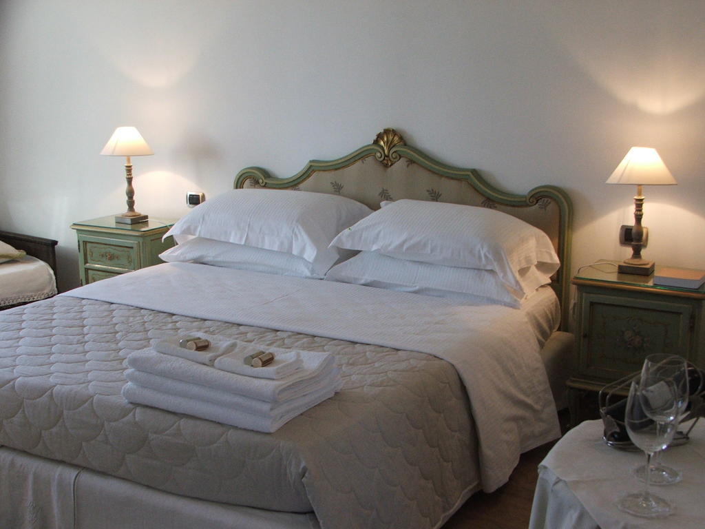 Cascina Castagneto Hotel CastellʼAlfero Buitenkant foto