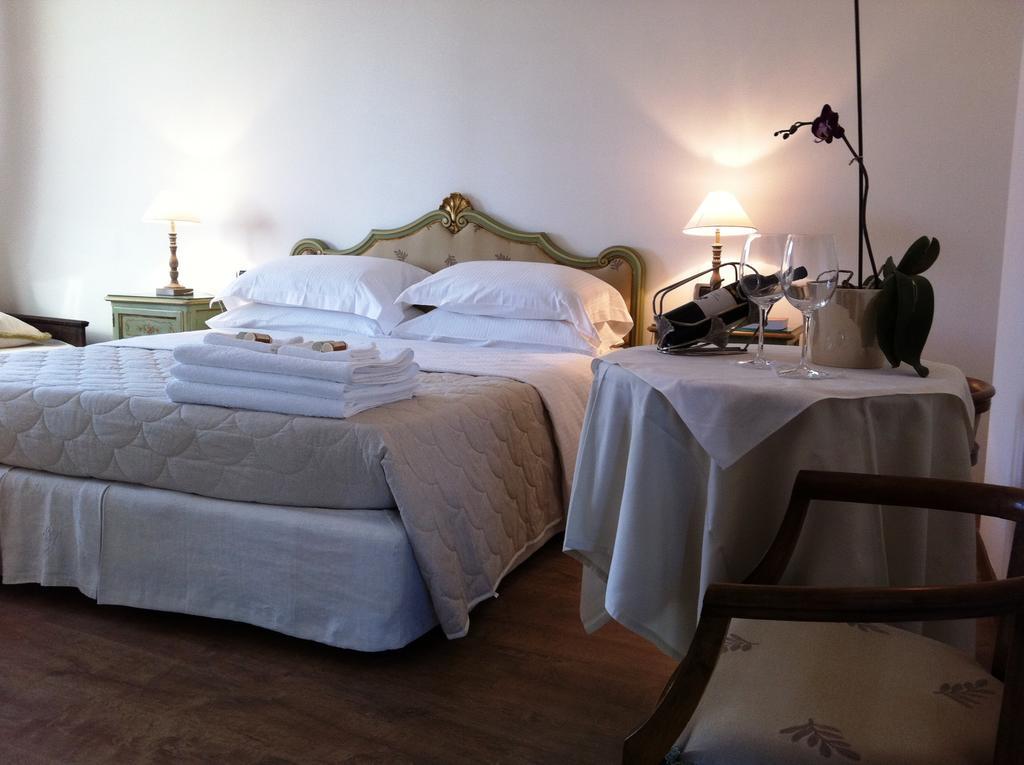 Cascina Castagneto Hotel CastellʼAlfero Kamer foto