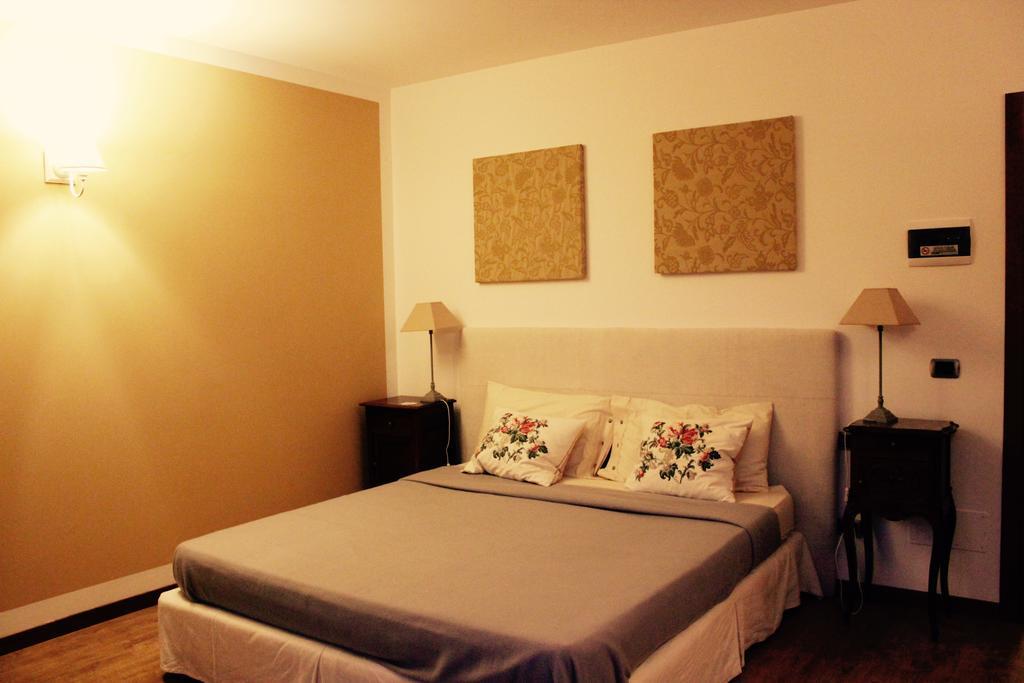 Cascina Castagneto Hotel CastellʼAlfero Buitenkant foto