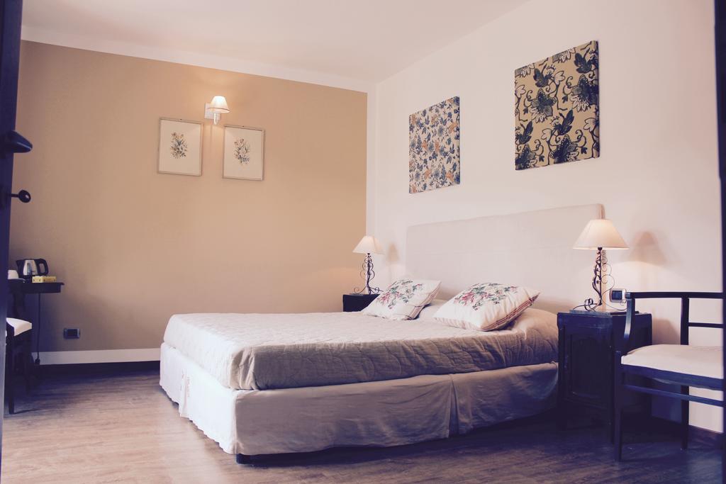 Cascina Castagneto Hotel CastellʼAlfero Buitenkant foto