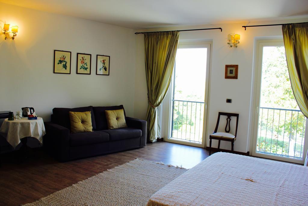 Cascina Castagneto Hotel CastellʼAlfero Buitenkant foto