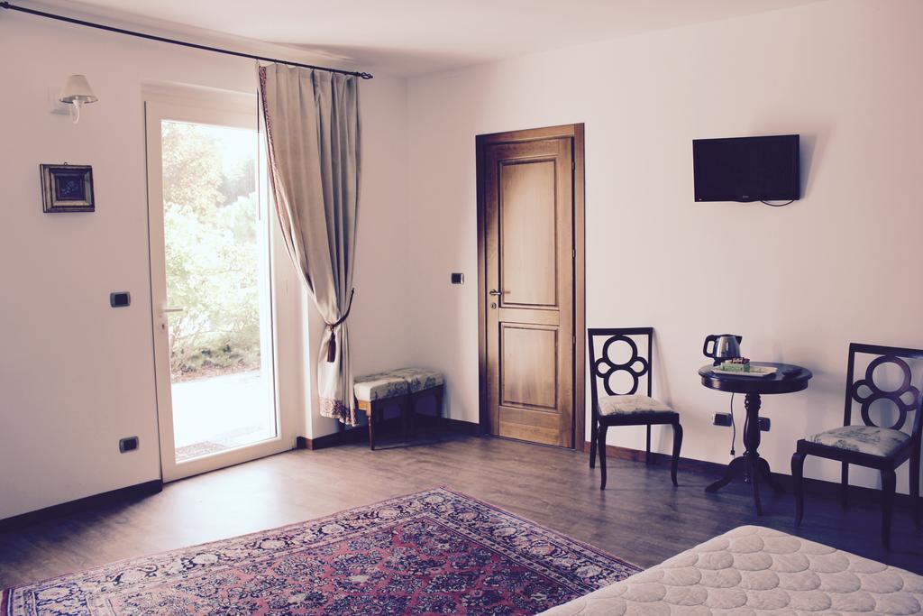 Cascina Castagneto Hotel CastellʼAlfero Buitenkant foto