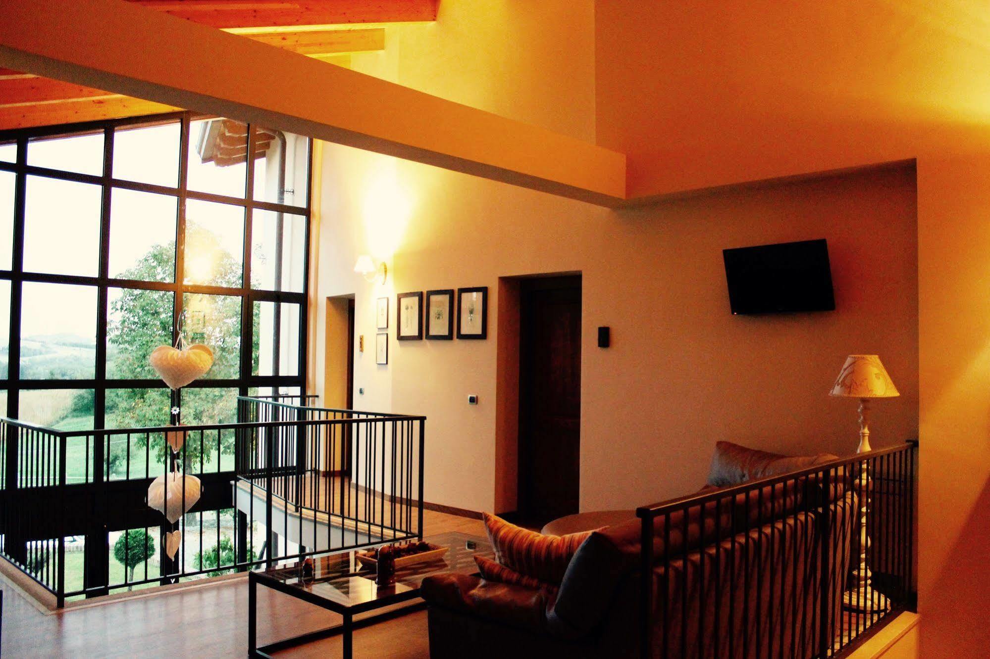 Cascina Castagneto Hotel CastellʼAlfero Buitenkant foto