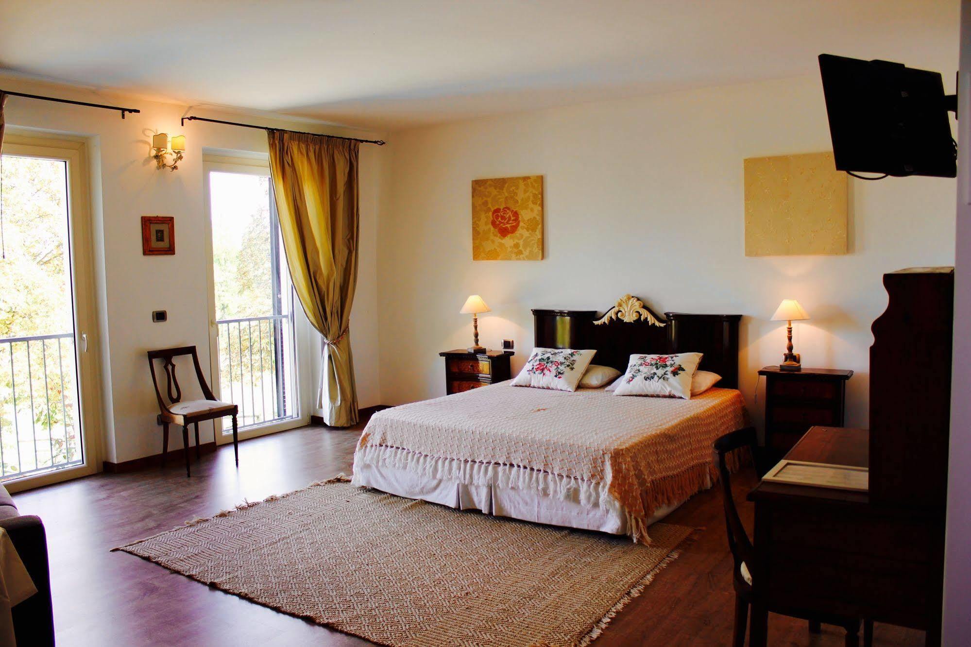 Cascina Castagneto Hotel CastellʼAlfero Buitenkant foto