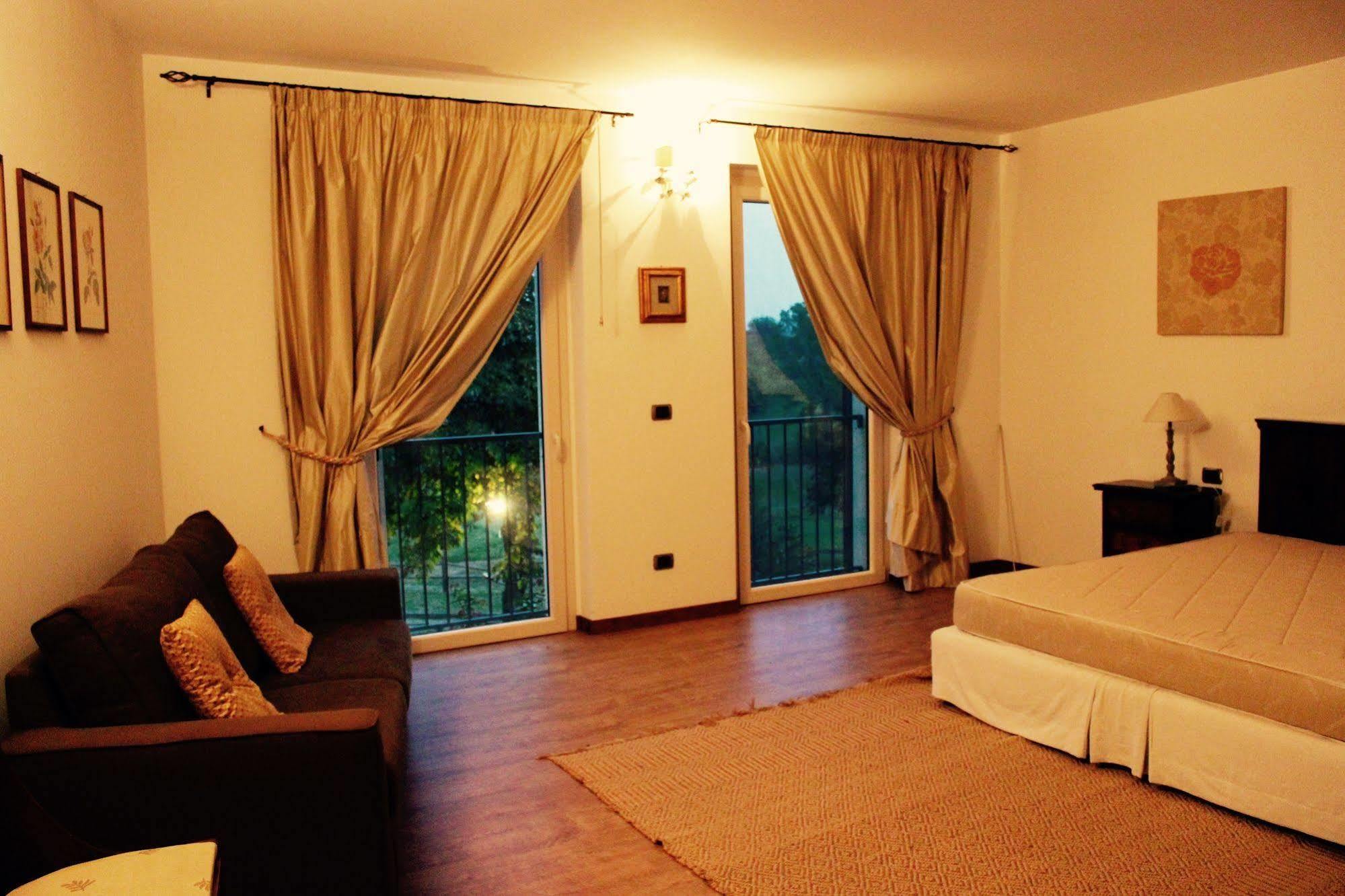 Cascina Castagneto Hotel CastellʼAlfero Buitenkant foto
