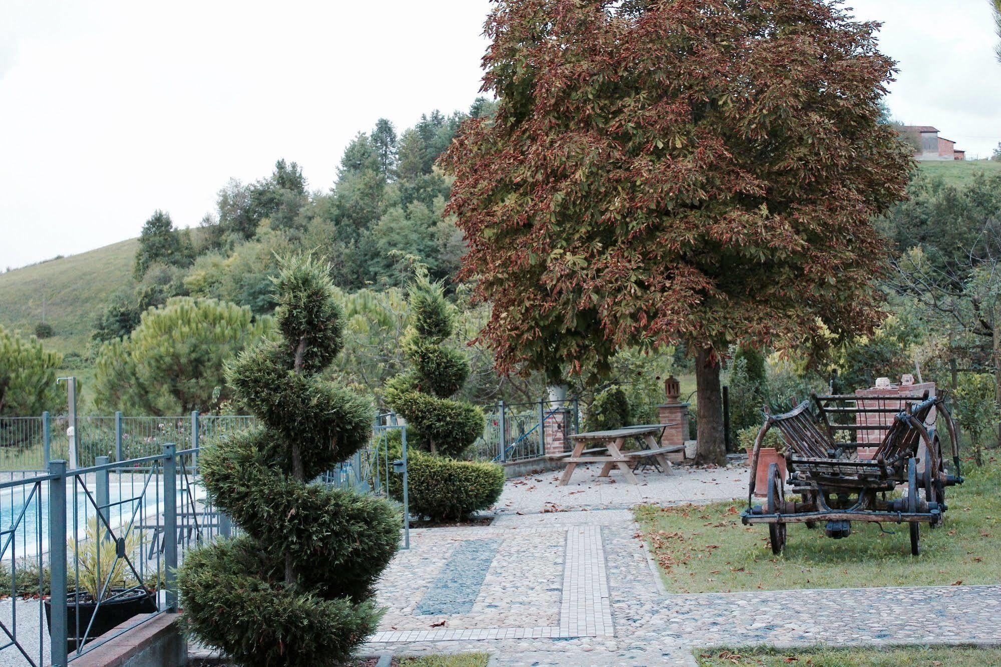 Cascina Castagneto Hotel CastellʼAlfero Buitenkant foto