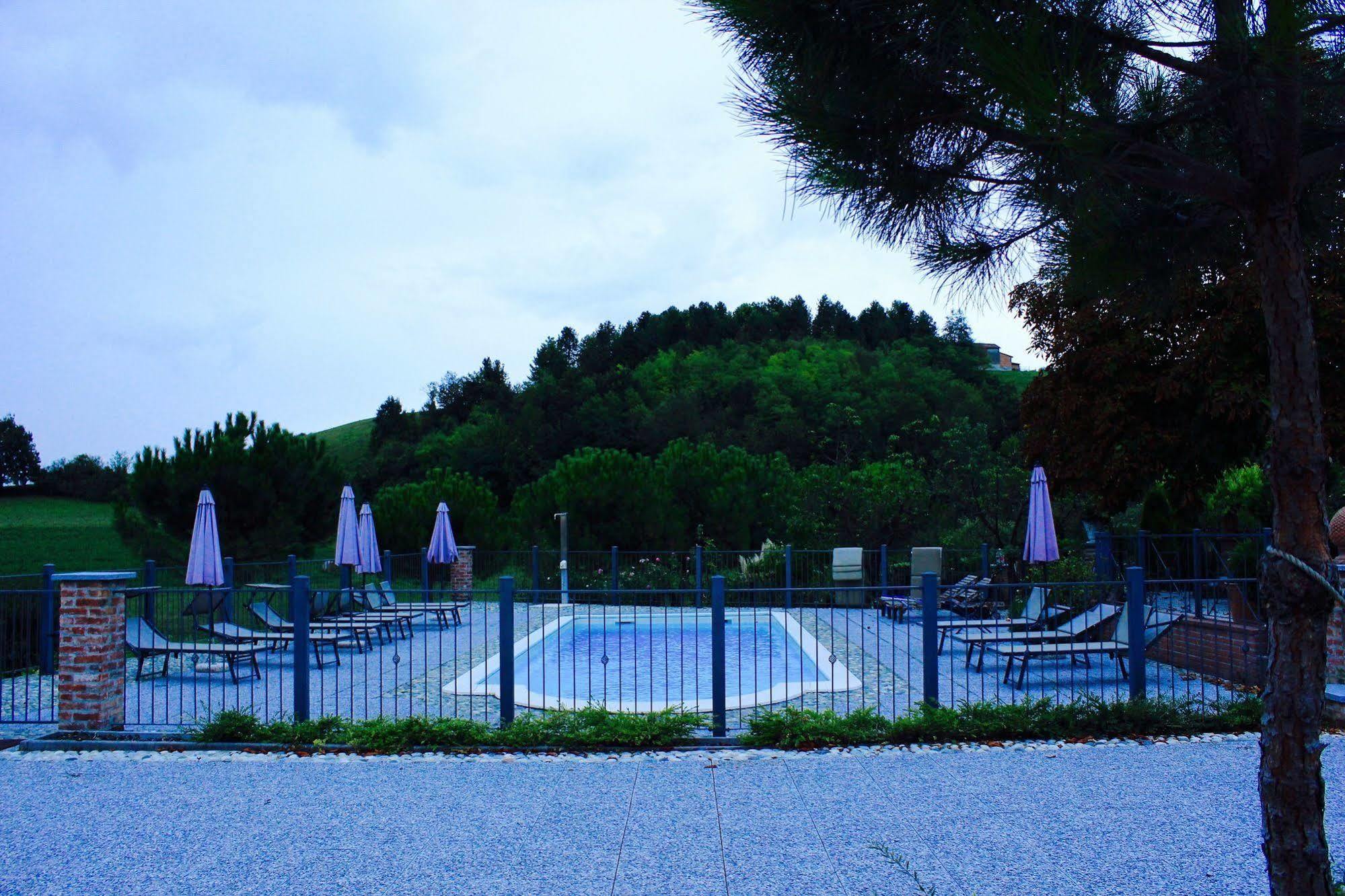 Cascina Castagneto Hotel CastellʼAlfero Buitenkant foto